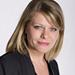 Portrait professionnel de Pascale Toussaint, femme blonde en veste sombre