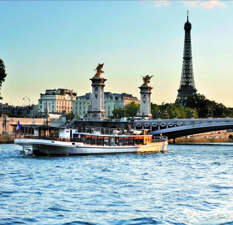 restaurant-gastronomique-yacht-sur-la-seine