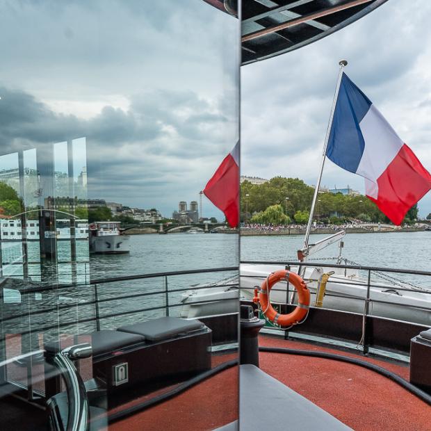 vue-exterieure-et-drapeau-mirage